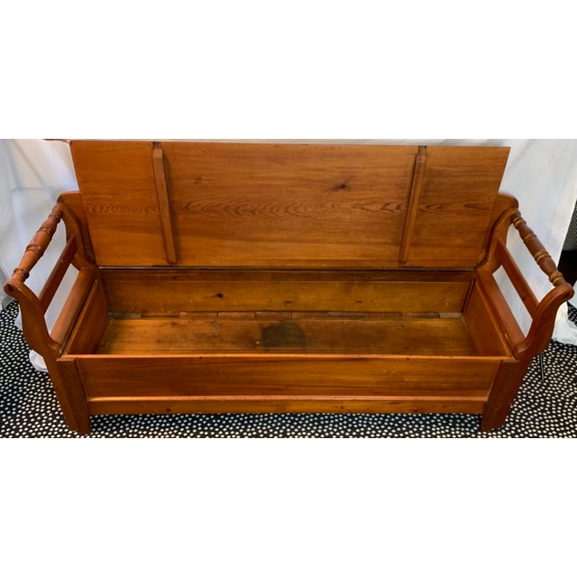 Traditional Late 19th Century Mennonite Pine Shloof For Sale - Image 3 of 7