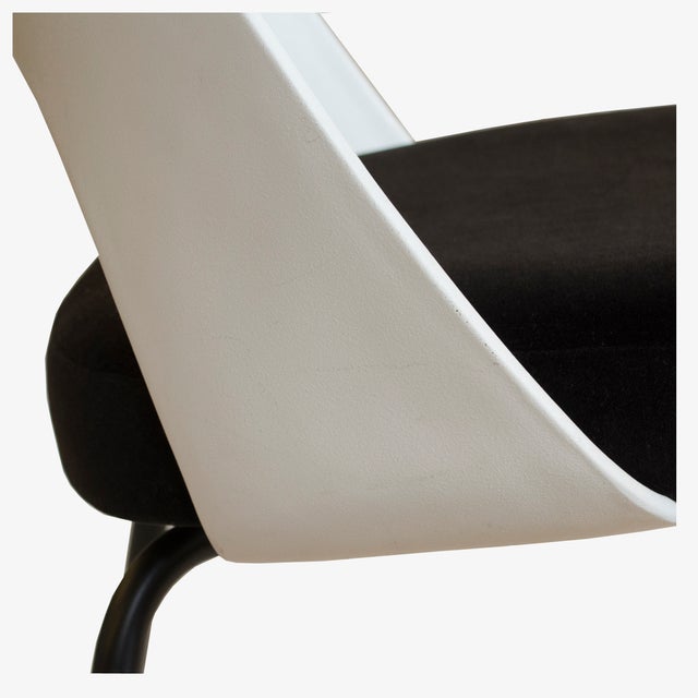 Knoll Armless Saarinen Plastic-Back Side Chair in New Black Velvet Upholstery and Black Legs For Sale In New York - Image 6 of 8