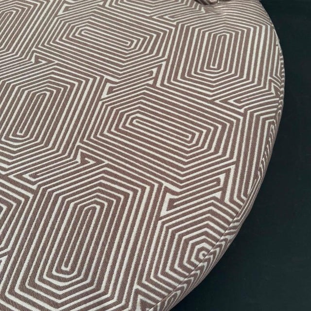 1970s Mid-Century Modern Oversized Round Chaise Lounge Chair For Sale - Image 9 of 11