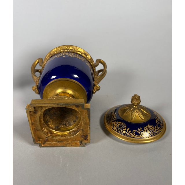 Louis XVI Sèvres Porcelain Potpourri Jars, Set of 2 For Sale - Image 6 of 8