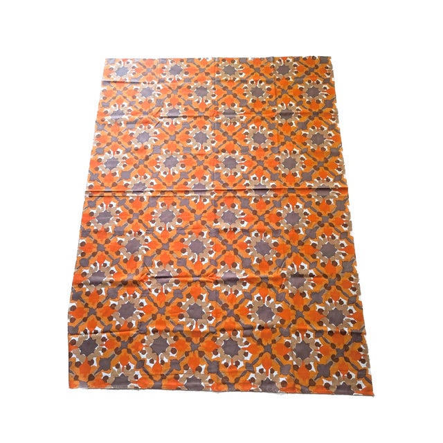 Offered is a mid 1970s Vera Neumann 52" x 68" rectangular 100% cotton tablecloth known as the "Grey Optics Flower"...