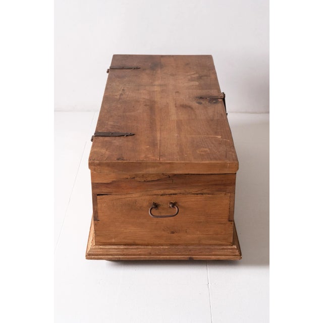 1950s Vintage Mexican Trunk For Sale - Image 4 of 8