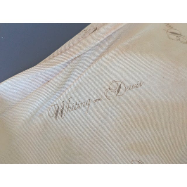 1980s Original Whiting & Davis White Metal Mesh Purse With Golden Chain Handles For Sale - Image 5 of 5
