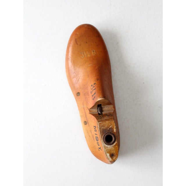 Vintage 1930s Wooden Shoe Last Form United Shoe Machinery For Sale - Image 11 of 12