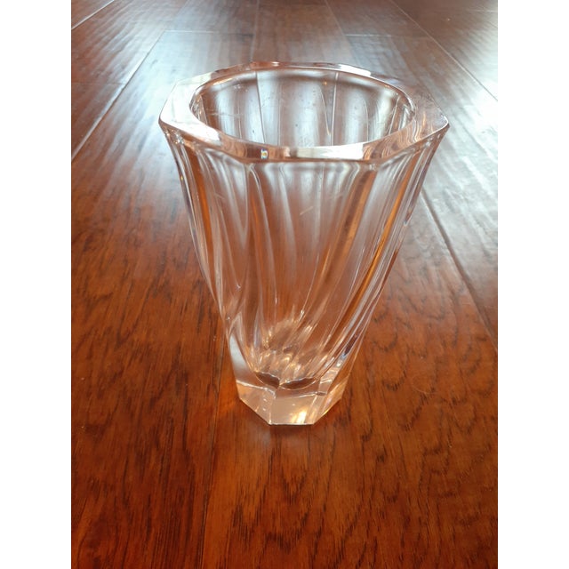 Orrefors 1990s Signed Orrefors Sweden Lead Crystal Jan Johansson Fleur Swirl Vase For Sale - Image 4 of 6