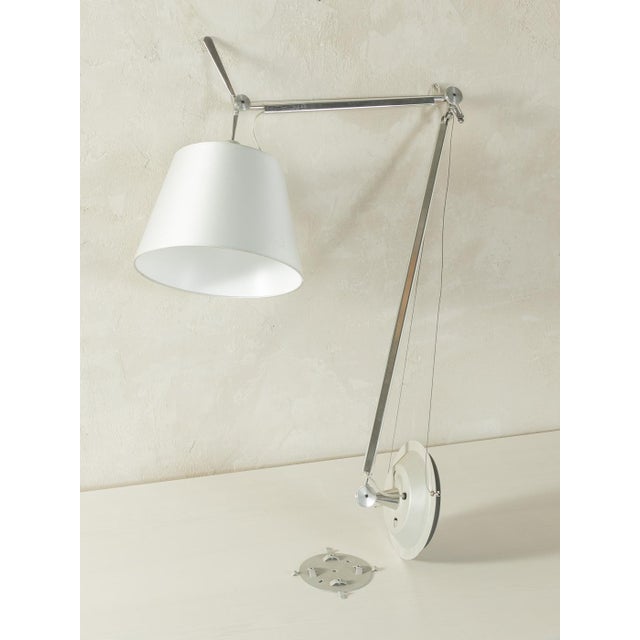 Tolomeo wall lamp by Artemide. High-quality stainless steel frame that can be raised and lowered with a rotating lamp...