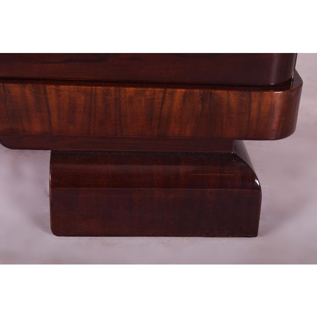 1930s Art Deco Display Cabinet in Walnut, 1930s For Sale - Image 5 of 14