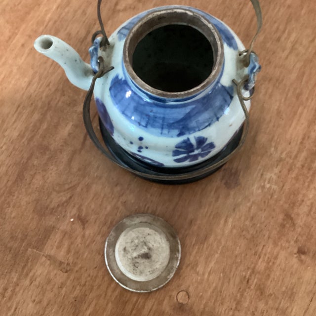 Late 18th Century Antique Chinese Blue & White Porcelain Glazed Teapot W/Wire Bail Handles Surguch Stamp Wood Base For Sale - Image 5 of 12