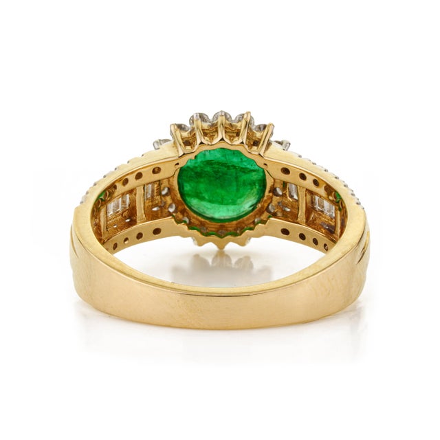 1.24ct Round Emerald Vintage Diamond Cocktail Ring in 14k Yellow Gold Size 7 For Sale - Image 9 of 15