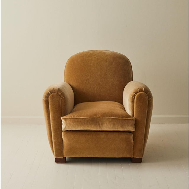 Mid-Century Modern French Ary Deco Club Chairs in Mohair, 1940's, a Pair. For Sale - Image 3 of 10
