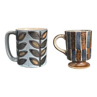 Vintage 1960s Mid-Century Modern Deadstock Hand Painted Geometric Engobe Mann Coffee Tea Mugs - Set of 2 For Sale