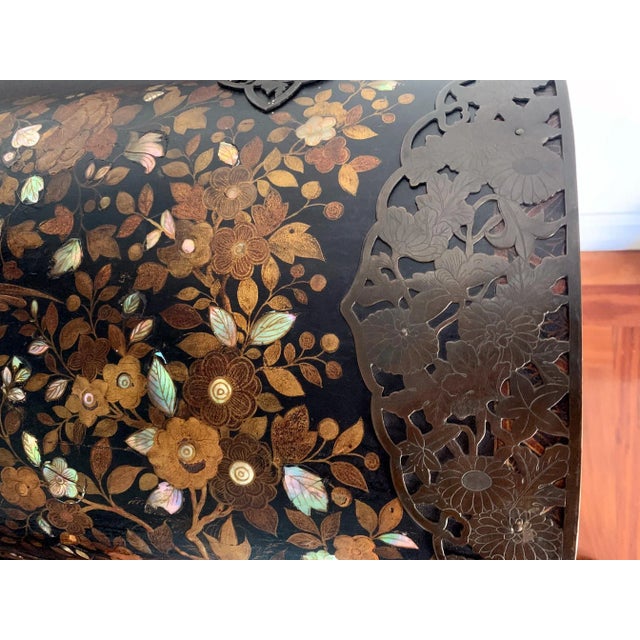 Wood Japanese Namban Lacquer and Inlay Coffer Momoyama Period For Sale - Image 7 of 13