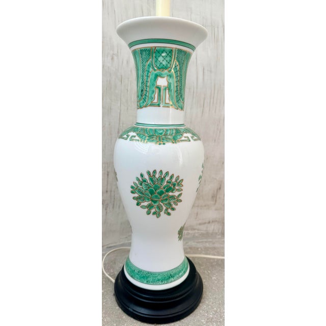 Vintage Chinoiserie Famille Verte Green and White Hand Painted Porcelain Baluster Vase Table Lamp on a Black Wood Base For Sale In San Antonio - Image 6 of 12