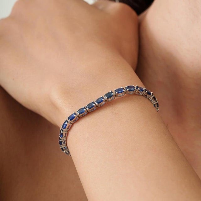Contemporary 9.71 Ct Blue Sapphire Tennis Bracelet in Sterling Silver for Her For Sale - Image 4 of 11