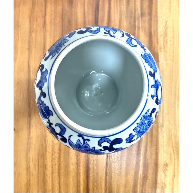 Large Vintage Blue and White Ceramic Ginger Jar For Sale In San Diego - Image 6 of 9