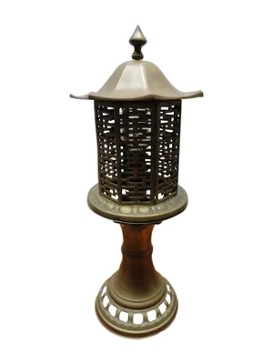 Mid-Century Chinese-Inspired Solid Brass Table Lamp – Pagoda Lantern Style