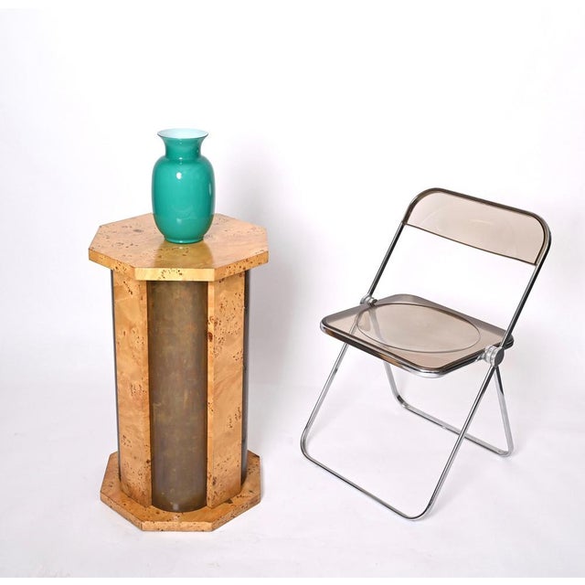 1970s Octagonal Pedestal in Burl Wood and Brass by Tommaso Barbi, Italy, 1970s For Sale - Image 5 of 18