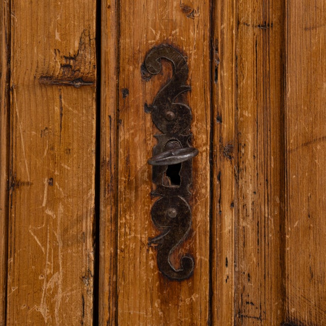 French Louis XV Corner Cabinet For Sale - Image 3 of 14