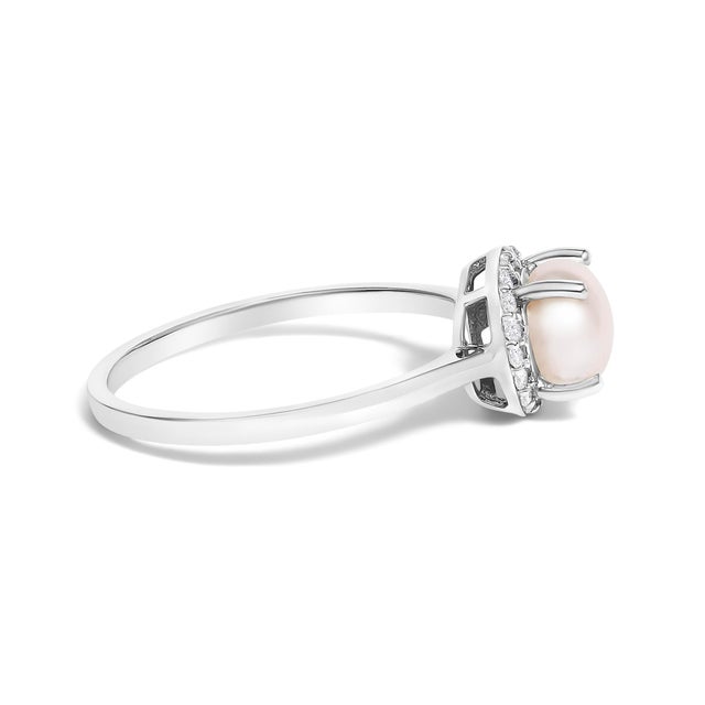 Adorn your hand with the splendor of rich, velvety white captured in a mesmerizing 6x6 mm pearl, its fiery hues deepened...