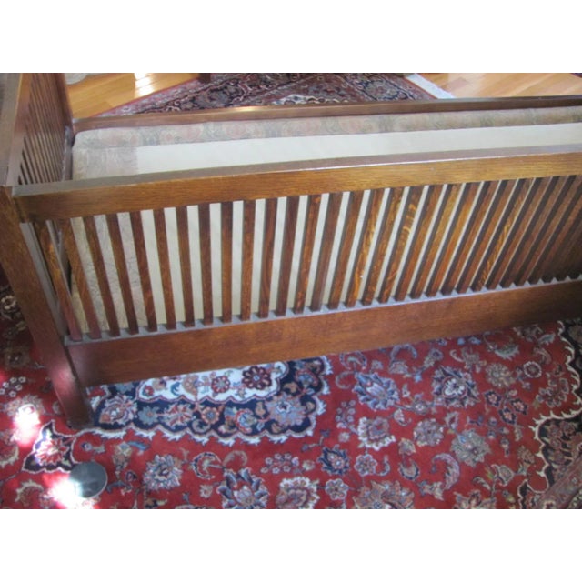 1990s 1990s Stickley Spindle Sided Even Arm Settee Quarter Sawn Oak Medium Brown For Sale - Image 5 of 9