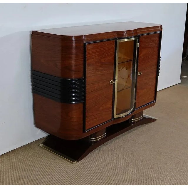Superb showcase buffet from the 1930s in horizontal veneers. This furniture with curved shapes has two doors opening by...