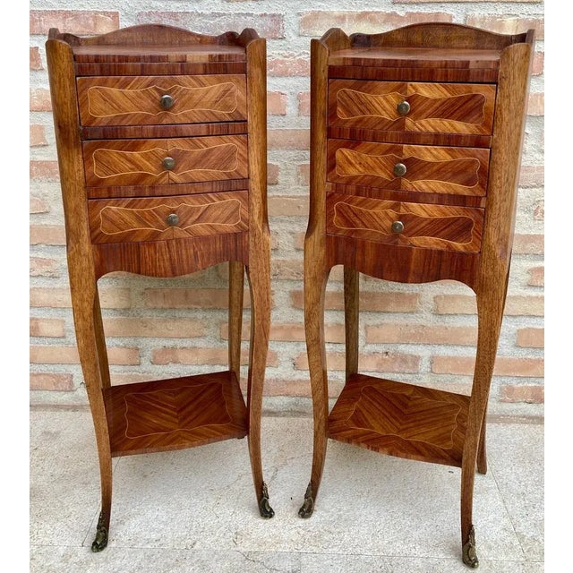 French Louis XV Style Nightstands in Walnut and Marquetry, Set of 2 For Sale - Image 3 of 18