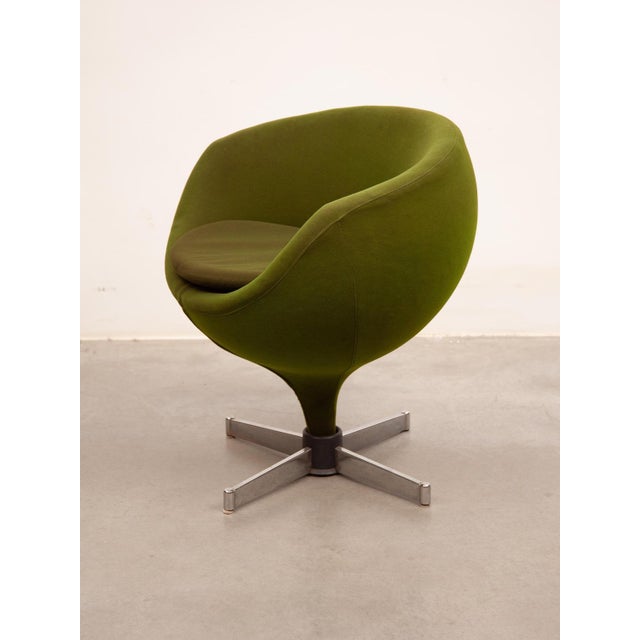 1960s Set of Vintage Swivel Chairs Serie Starlook Ultralight Model Luna attributed to Pierre Guariche for Meurop, 1967 For Sale - Image 5 of 12