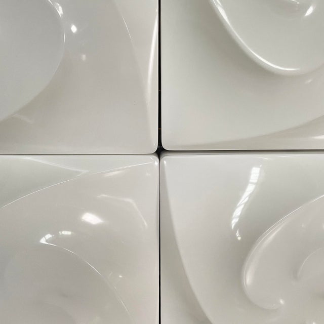 Italian Modern Spiral Shape Modular Wall Lamps in White Acrylic Glass, 1980s, Set of 9 For Sale - Image 9 of 11