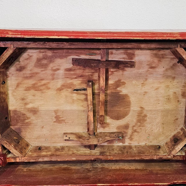 American Farmhouse Gateleg Drop Leaf Table in Aged Red Paint, C. 1890–1920 For Sale - Image 14 of 18