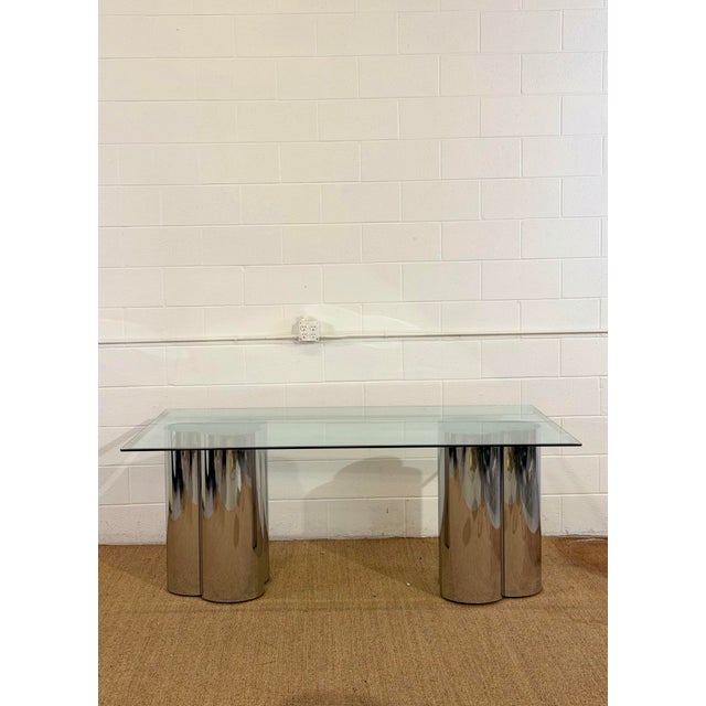 We are very pleased to offer this exceptional dining table by Mastercraft, circa 1970s. The design features a thick...