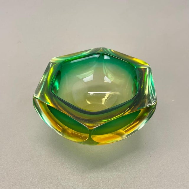 1970s Murano Green Glass Sommerso Block Cube Ashtray from Flavio Poli, Italy, 1970s For Sale - Image 5 of 18