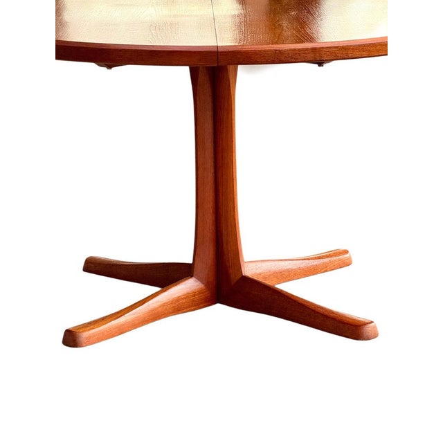 Mid-Century Modern Round Extendable Dining Table in Teak from McIntosh, 1960s For Sale - Image 9 of 13