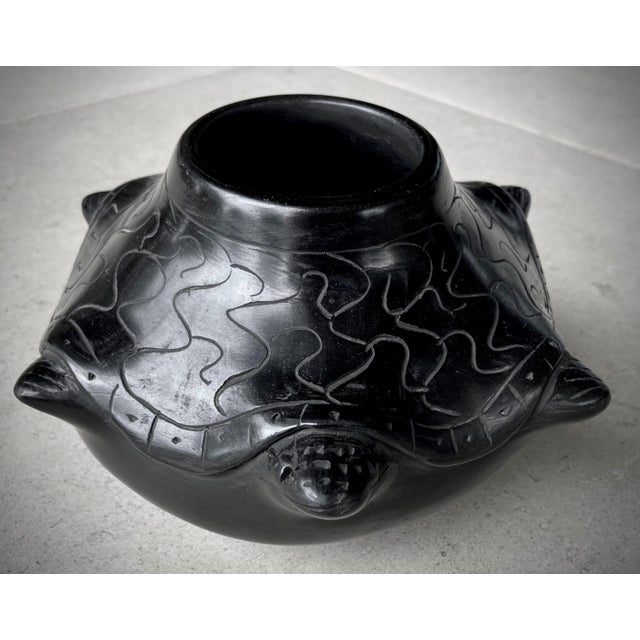 Maria Martinez Late 20th-Century Barro Negro Pottery (Black Clay) Roly Poly Turtle Vessel - Oaxaca, Mexico For Sale - Image 4 of 18
