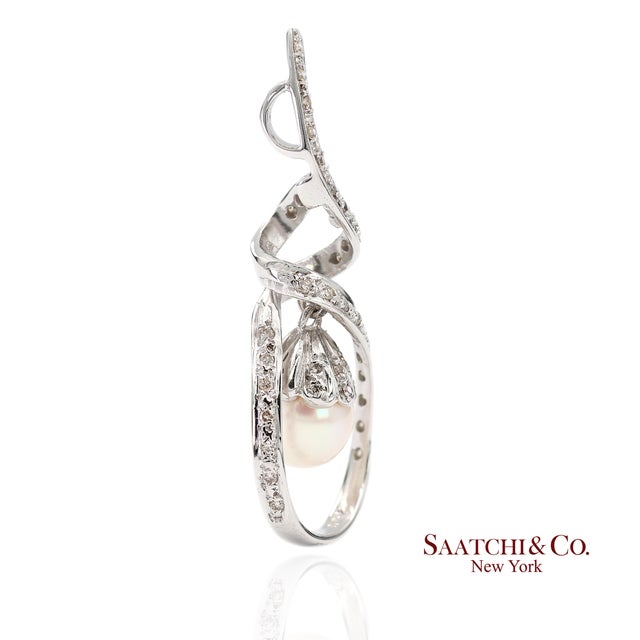 18k (750) White Gold Natural Diamond and White Pearl Pendant Necklace For Sale - Image 4 of 12