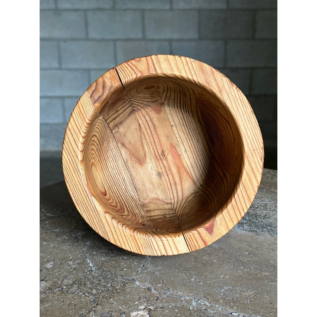 A large and impressive decorative footed bowl by Stig Johnsson for Smålandsslöjd, Värnamo, Sweden. Great organic modernist...