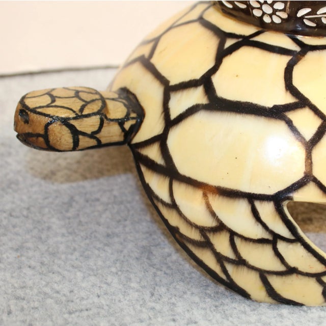 Vintage Americana Marshall Islands Sculpture | Wojte Atoll Flowers on Sea Turtle For Sale - Image 4 of 6