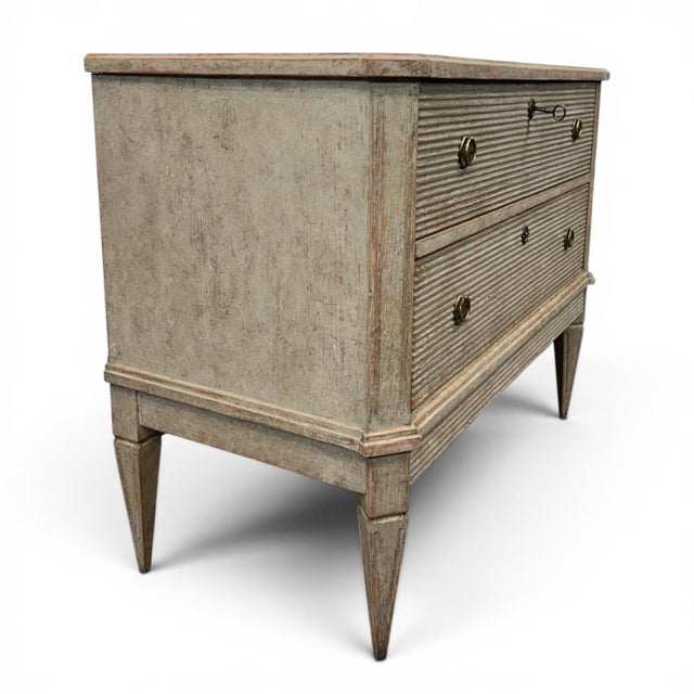 Gustavian (Swedish) Pair of 19th C. Gustavian-Style Chests of Drawers in Grey For Sale - Image 3 of 11