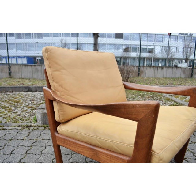 1960s Ocher Leather & Teak Easy Armchair by Niels Eilersen for Illum Wikkelsø, 1960s For Sale - Image 5 of 18