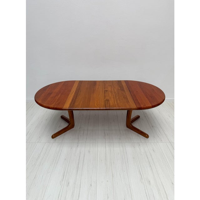 Beautiful danish round dining table crafted in solid teak during the 1970s. The design combines elegant scandinavian lines...