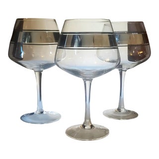 Mid-Century Modern Dorothy Thorpe Style Platinum Band Wine Glass Barware - Set of 3 For Sale