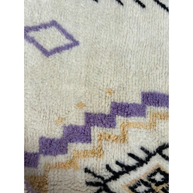 Beni Ouarain Moroccan Wool Rug With Lavender Tribal Motif For Sale - Image 6 of 10