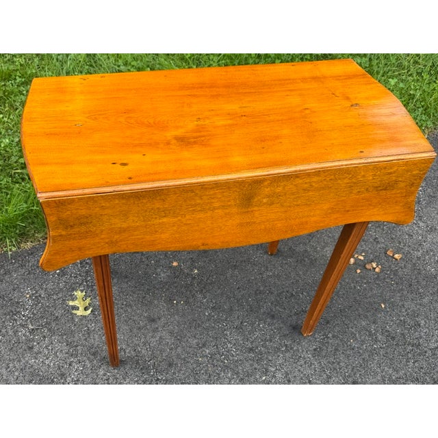 American Antique American Maple Pembroke Table With Shaped Leaves and Top C. 1800 For Sale - Image 3 of 10
