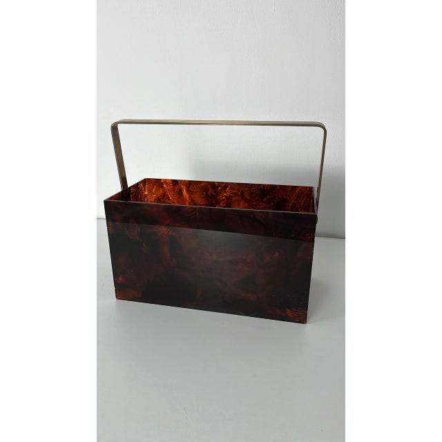 Mid-Century acrylic and brass magazine rack, made in Italy, 1960s Good condition