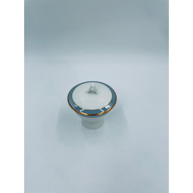 This sugar bowl from the renowned German manufacturer Rosenthal, from the Form 2000 series, was designed by renowned...