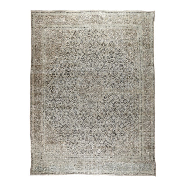 Oversized Antique Persian Kaskay Rug – Intricate Lattice Design in Soft Neutrals 9' 5'' X 12 ' 11'' For Sale