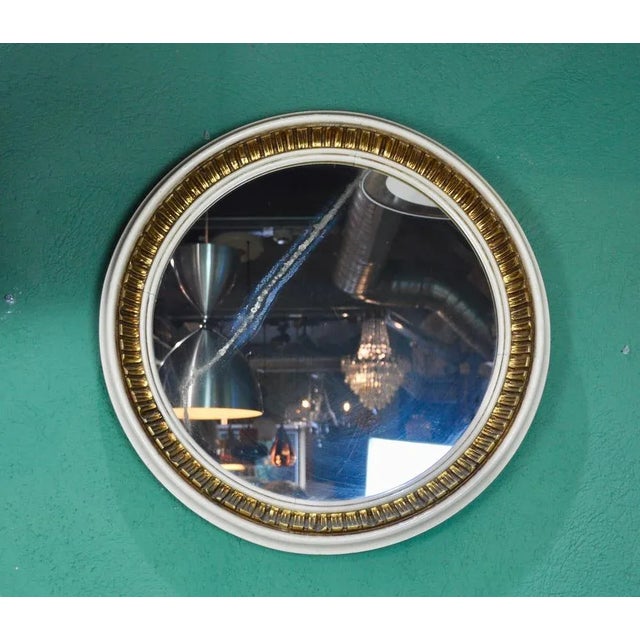 It has a defect in the glass, (not breakage). Mirror diameter 48.5 cm.