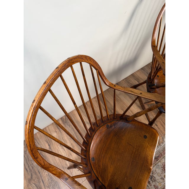 Wood Pair of Signed l.e. Partridge Connecticut Bench-Made Continuous-Arm Windsor Chairs, C. 1960s For Sale - Image 7 of 10