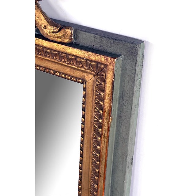Neoclassical Borghese Italian Neoclassical Style Giltwood Mirror With Exuberant Crest For Sale - Image 3 of 8