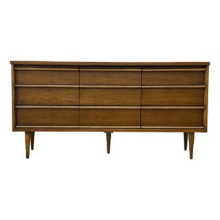 Bassett Mid-Century Danish Modern Walnut 9-Drawer Dresser For Sale