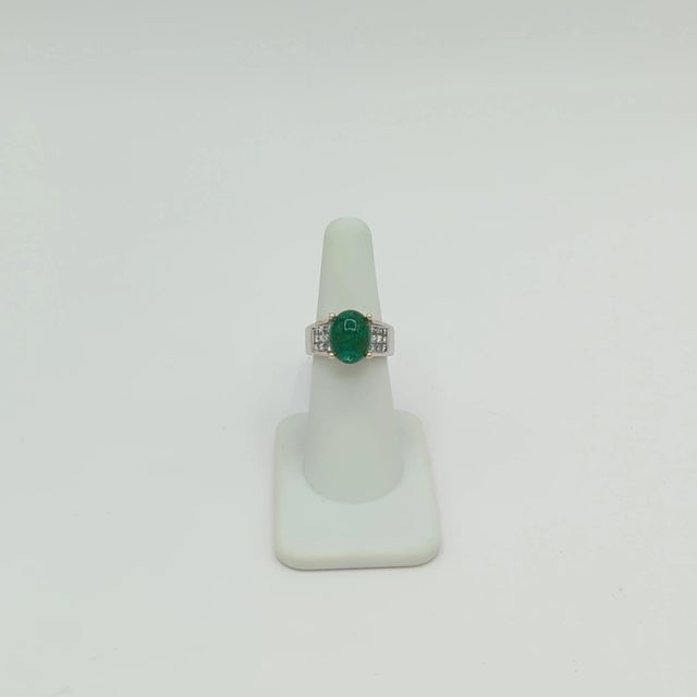 Emerald Cabochon and White Diamond Cocktail Ring in 18K White Gold, size 6 For Sale In Los Angeles - Image 6 of 7